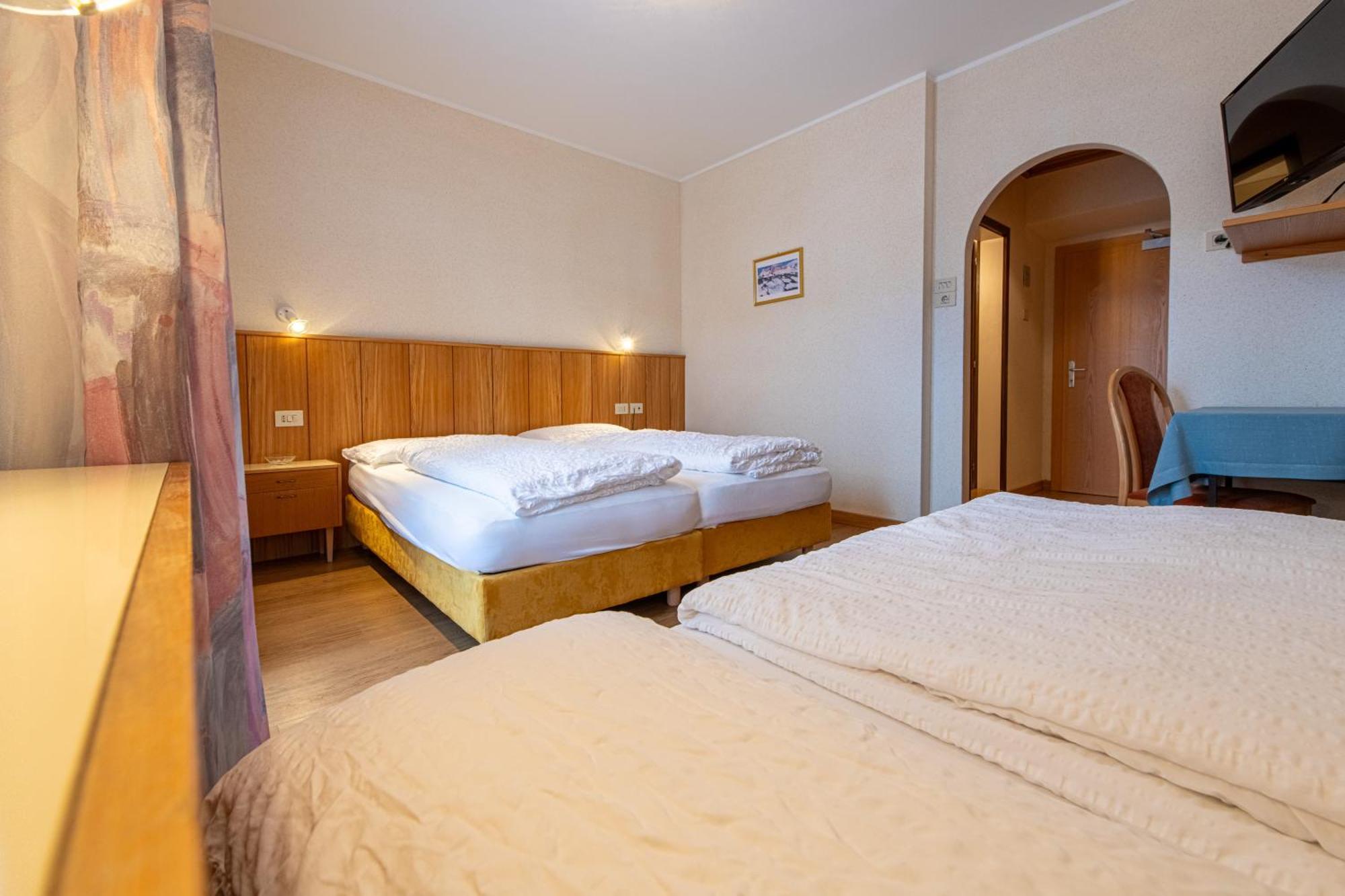 Hotel Nocker Dobbiaco Esterno foto