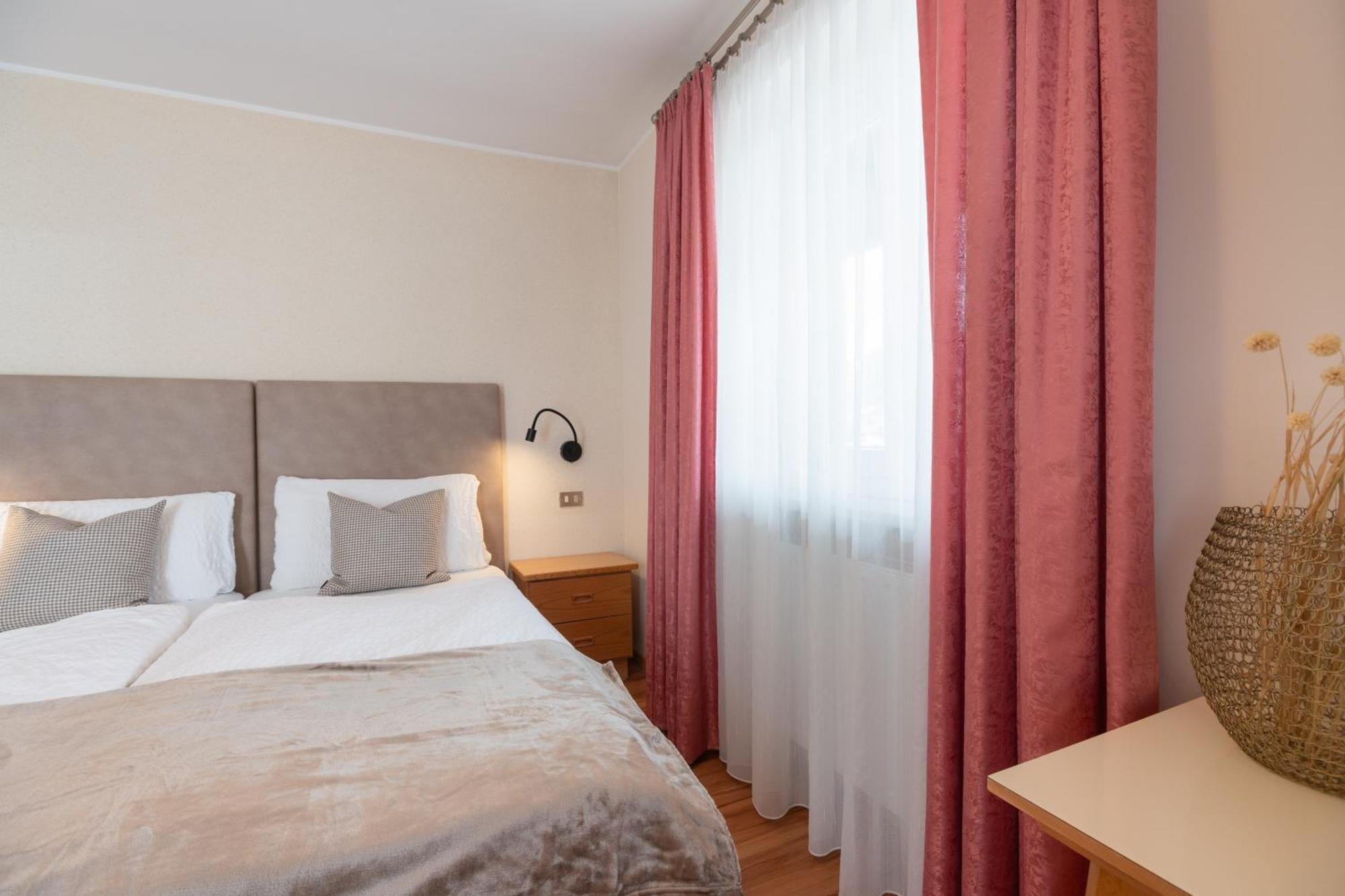 Hotel Nocker Dobbiaco Esterno foto