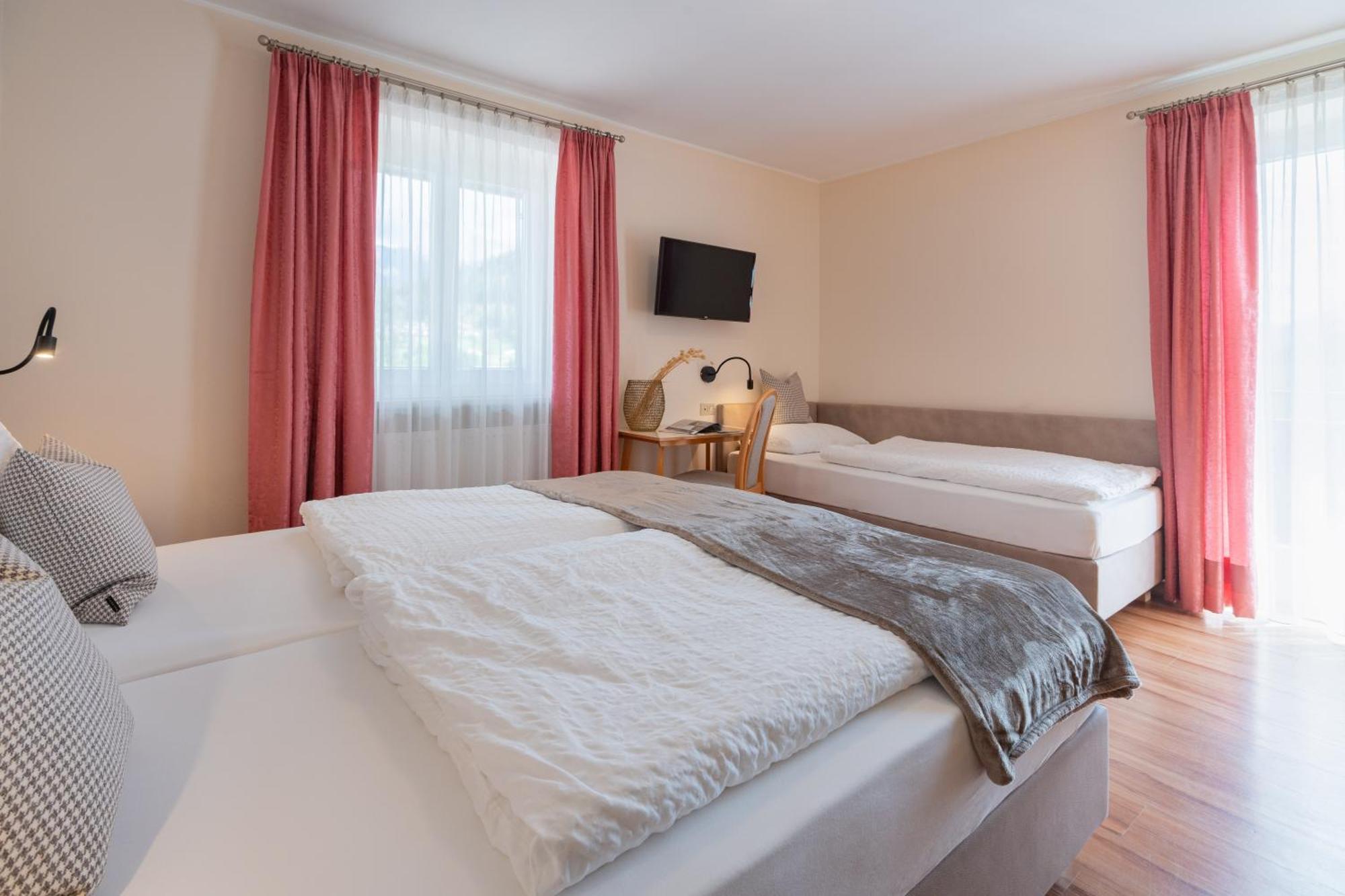 Hotel Nocker Dobbiaco Esterno foto