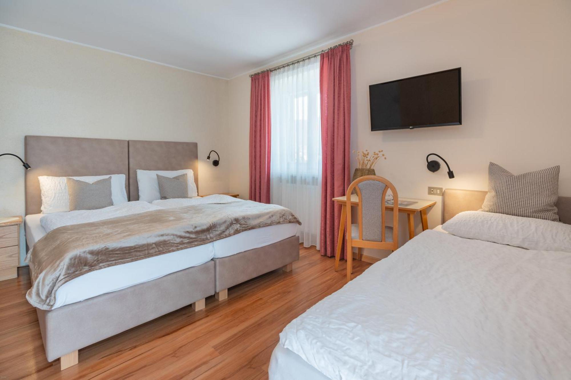 Hotel Nocker Dobbiaco Esterno foto