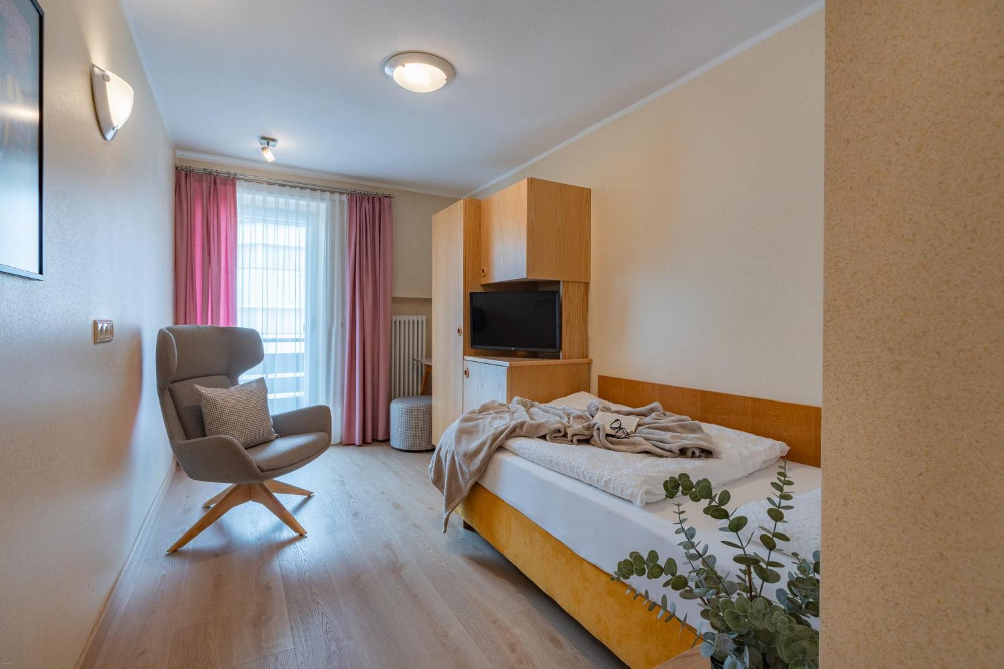 Hotel Nocker Dobbiaco Esterno foto