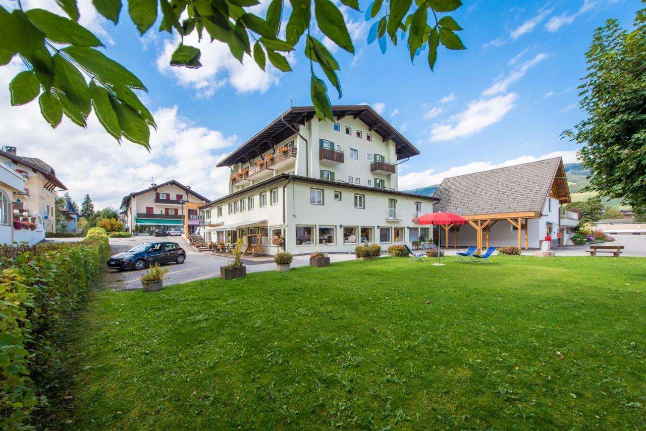 Hotel Nocker Dobbiaco Esterno foto